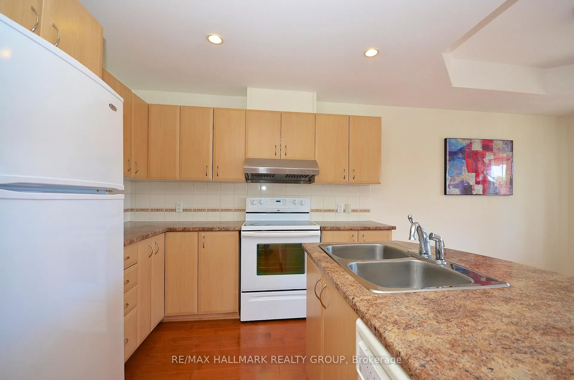 Photo 21 of Unit 7, 304 Paseo Private, Ottawa, Centrepointe — HOMEH