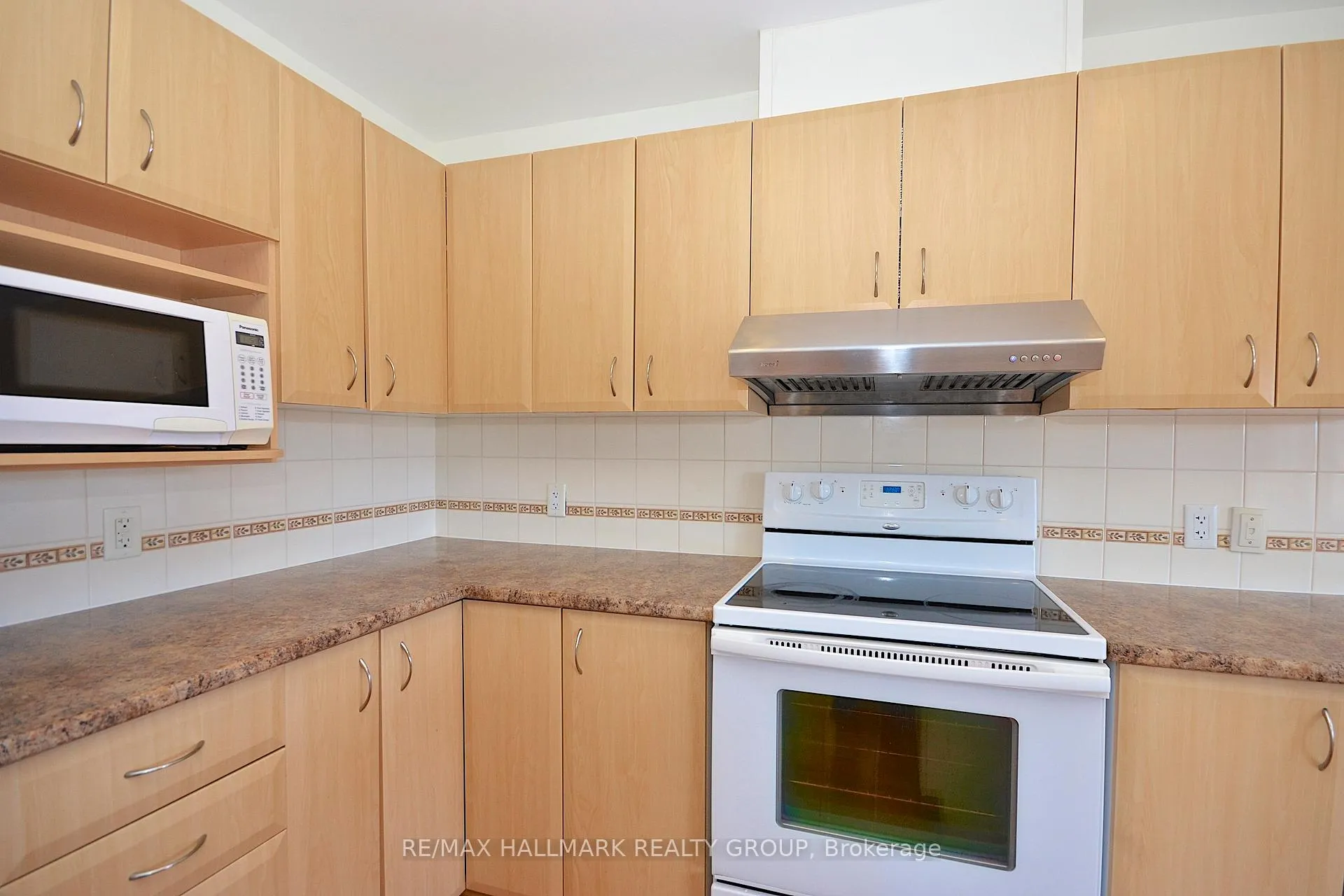 Photo 23 of Unit 7, 304 Paseo Private, Ottawa, Centrepointe — HOMEH