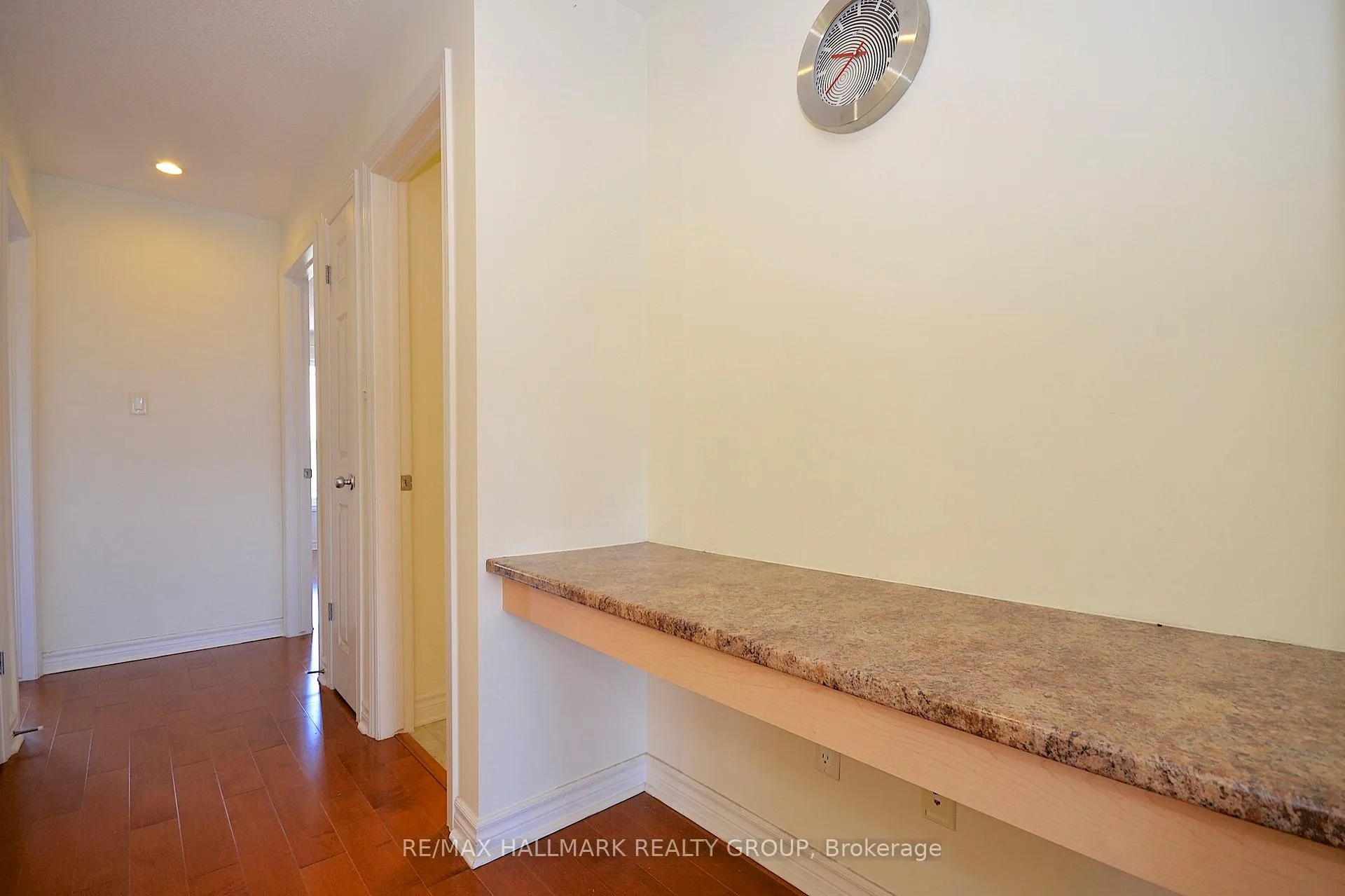 Photo 24 of Unit 7, 304 Paseo Private, Ottawa, Centrepointe — HOMEH