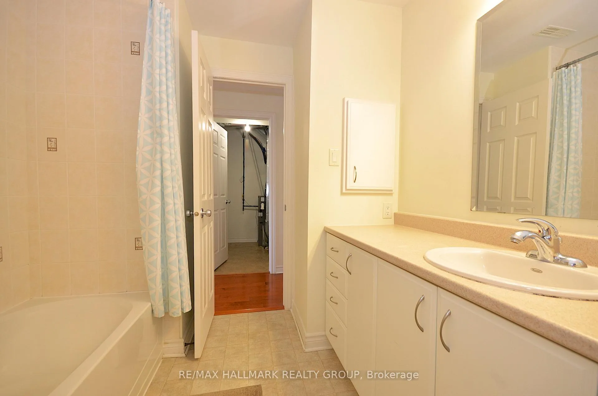Photo 30 of Unit 7, 304 Paseo Private, Ottawa, Centrepointe — HOMEH