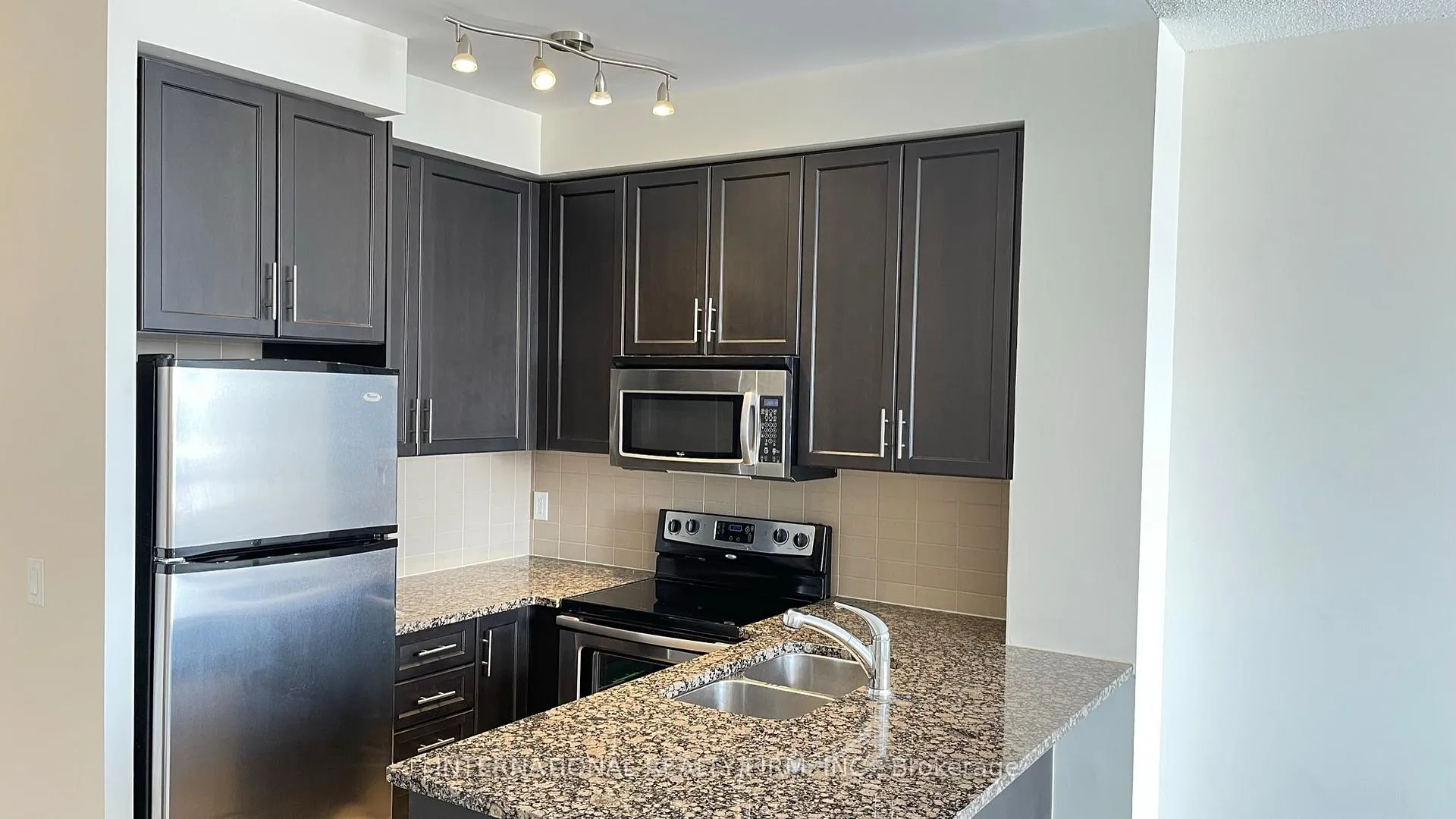 Photo 10 of Unit 1602, 9245 Jane Street, Vaughan, Maple — HOMEH