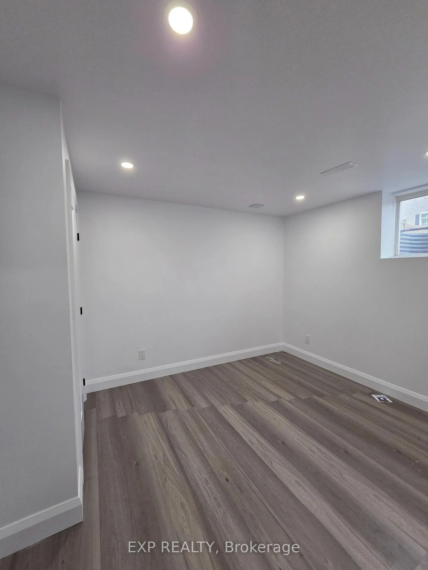 Photo 3 of Unit #B, 180 Chenoa Way, Ottawa, Barrhaven - Stonebridge — HOMEH