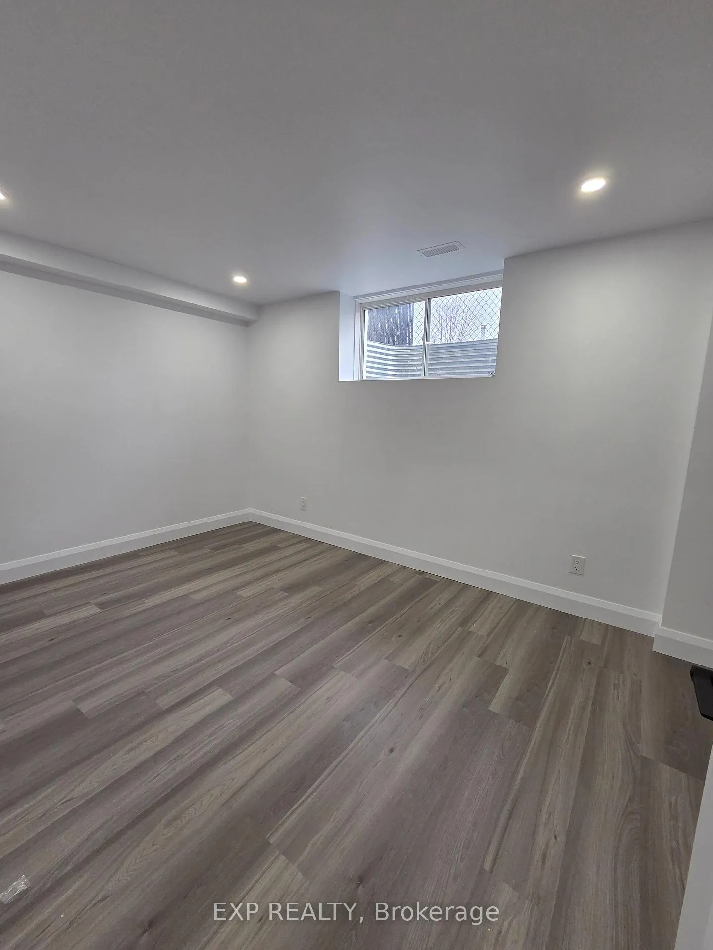Photo 4 of Unit #B, 180 Chenoa Way, Ottawa, Barrhaven - Stonebridge — HOMEH