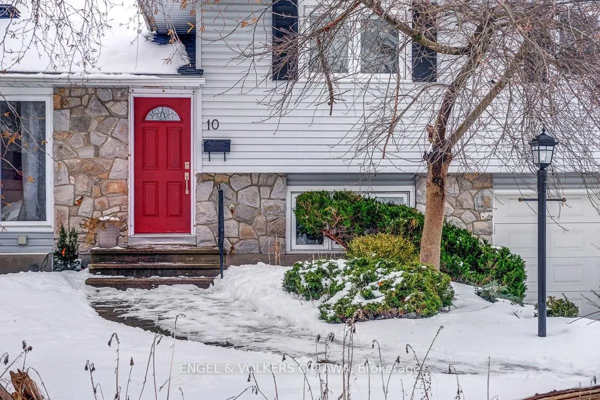 Photo 3 of 10 Spring Garden Avenue, Ottawa, Meadowlands/Crestview — HOMEH