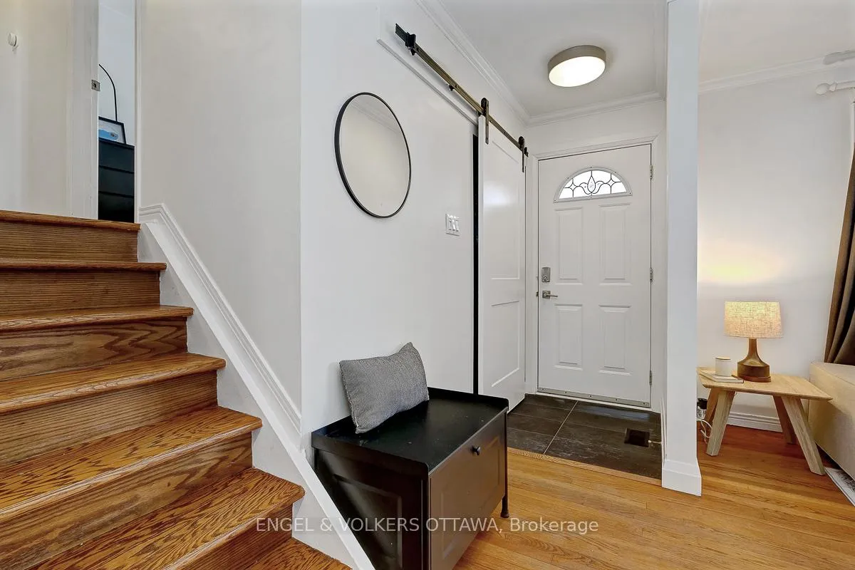 Photo 5 of 10 Spring Garden Avenue, Ottawa, Meadowlands/Crestview — HOMEH