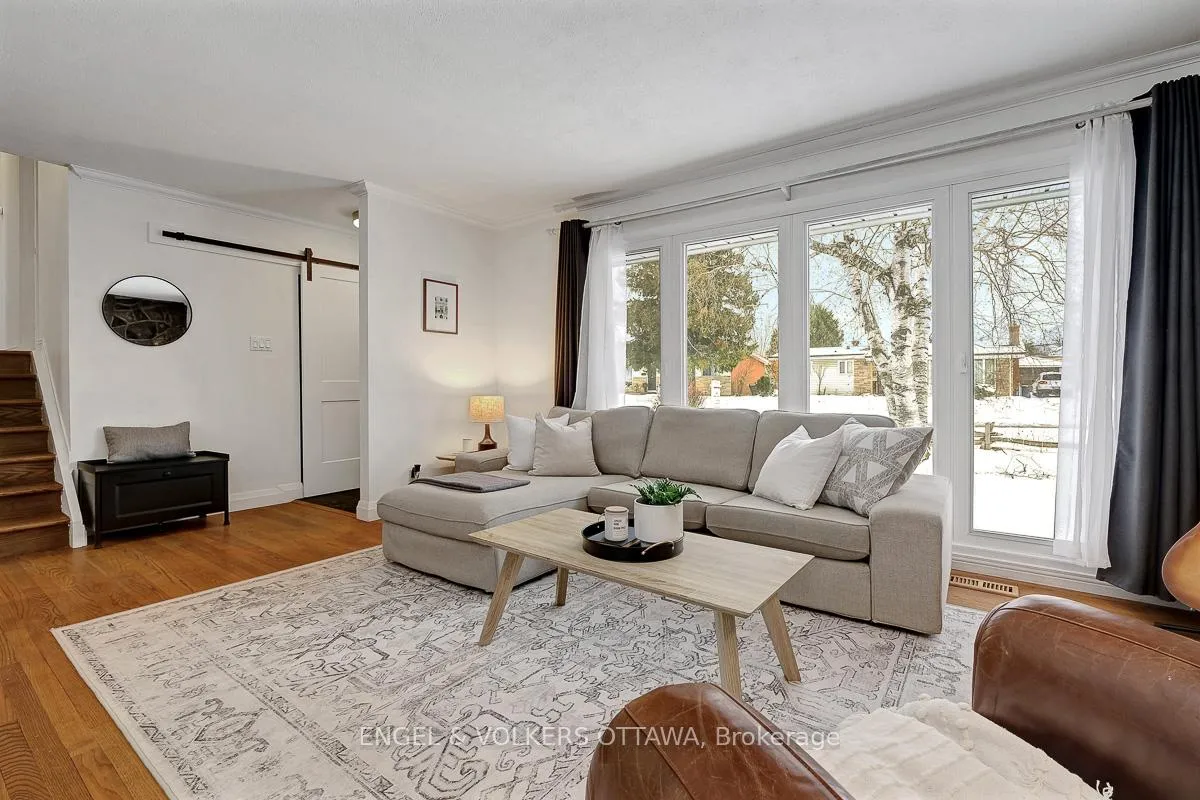 Photo 6 of 10 Spring Garden Avenue, Ottawa, Meadowlands/Crestview — HOMEH