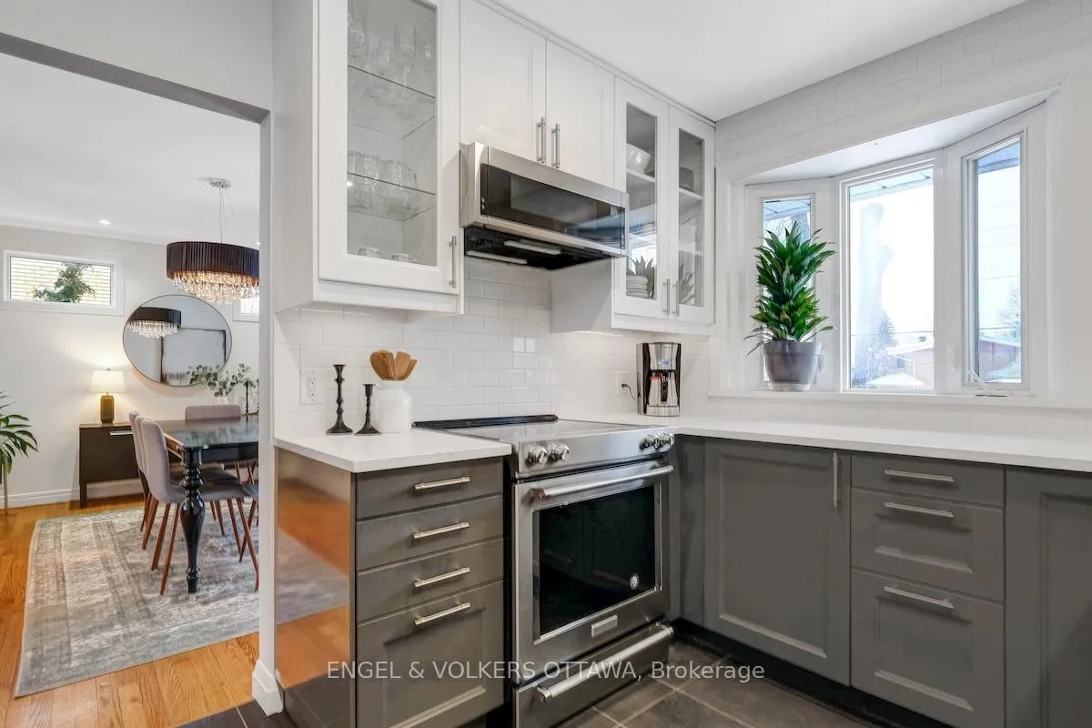 Photo 15 of 10 Spring Garden Avenue, Ottawa, Meadowlands/Crestview — HOMEH