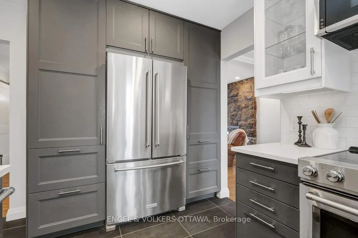 Photo 17 of 10 Spring Garden Avenue, Ottawa, Meadowlands/Crestview — HOMEH