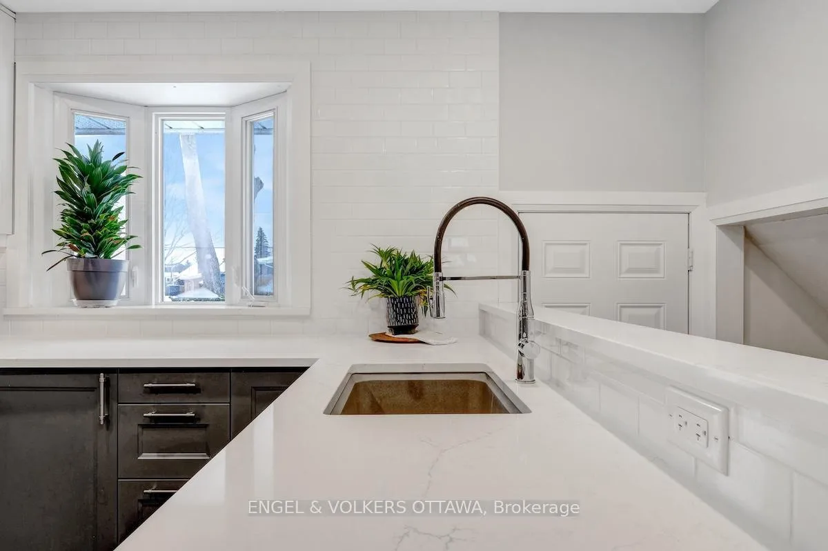 Photo 18 of 10 Spring Garden Avenue, Ottawa, Meadowlands/Crestview — HOMEH