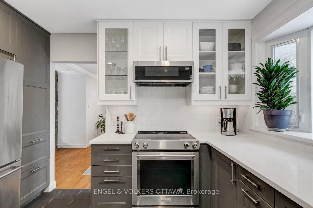 Photo 19 of 10 Spring Garden Avenue, Ottawa, Meadowlands/Crestview — HOMEH
