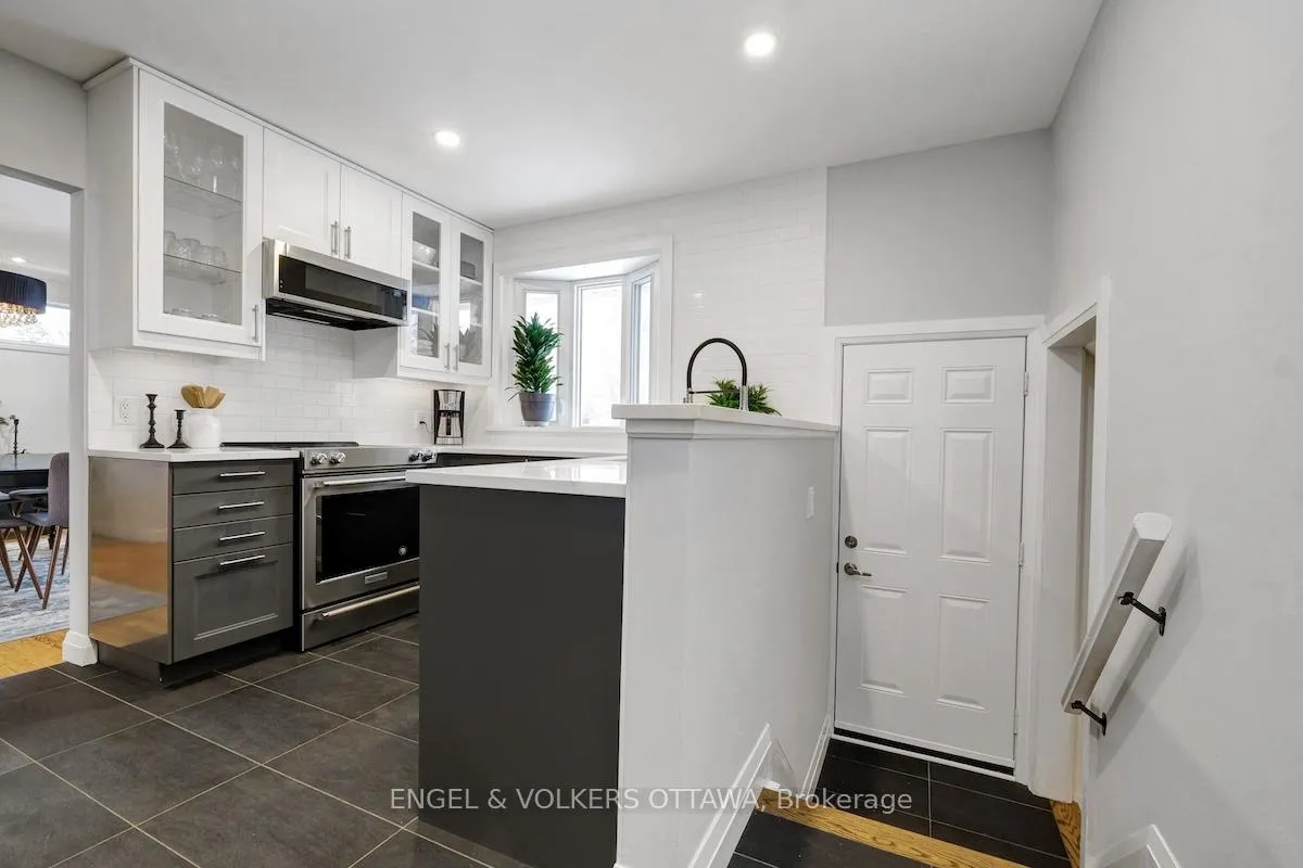 Photo 20 of 10 Spring Garden Avenue, Ottawa, Meadowlands/Crestview — HOMEH