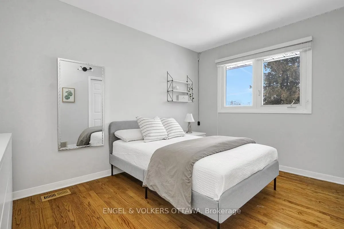 Photo 25 of 10 Spring Garden Avenue, Ottawa, Meadowlands/Crestview — HOMEH