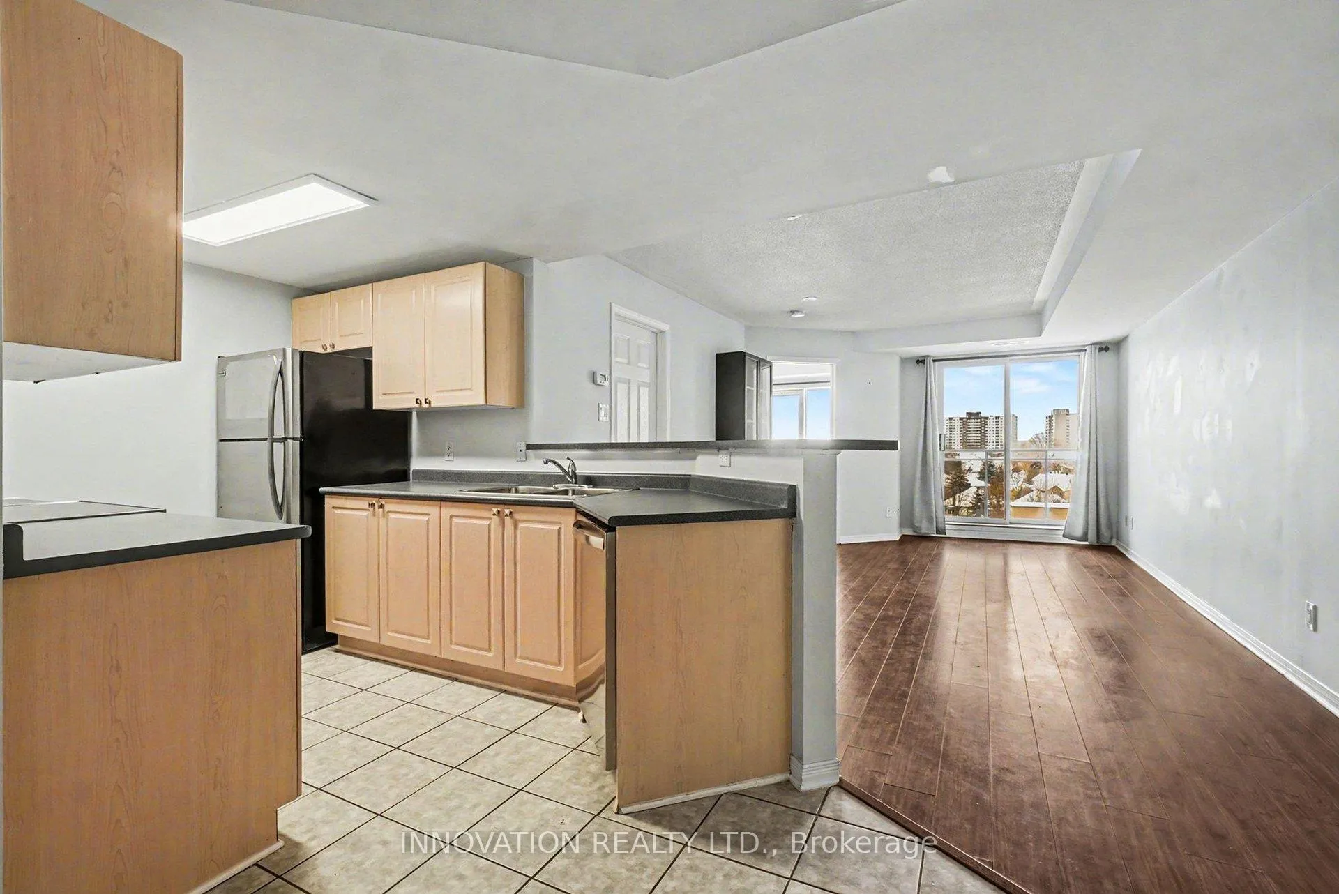 Photo 4 of 310 Central Park Drive, Ottawa, Central Park — HOMEH
