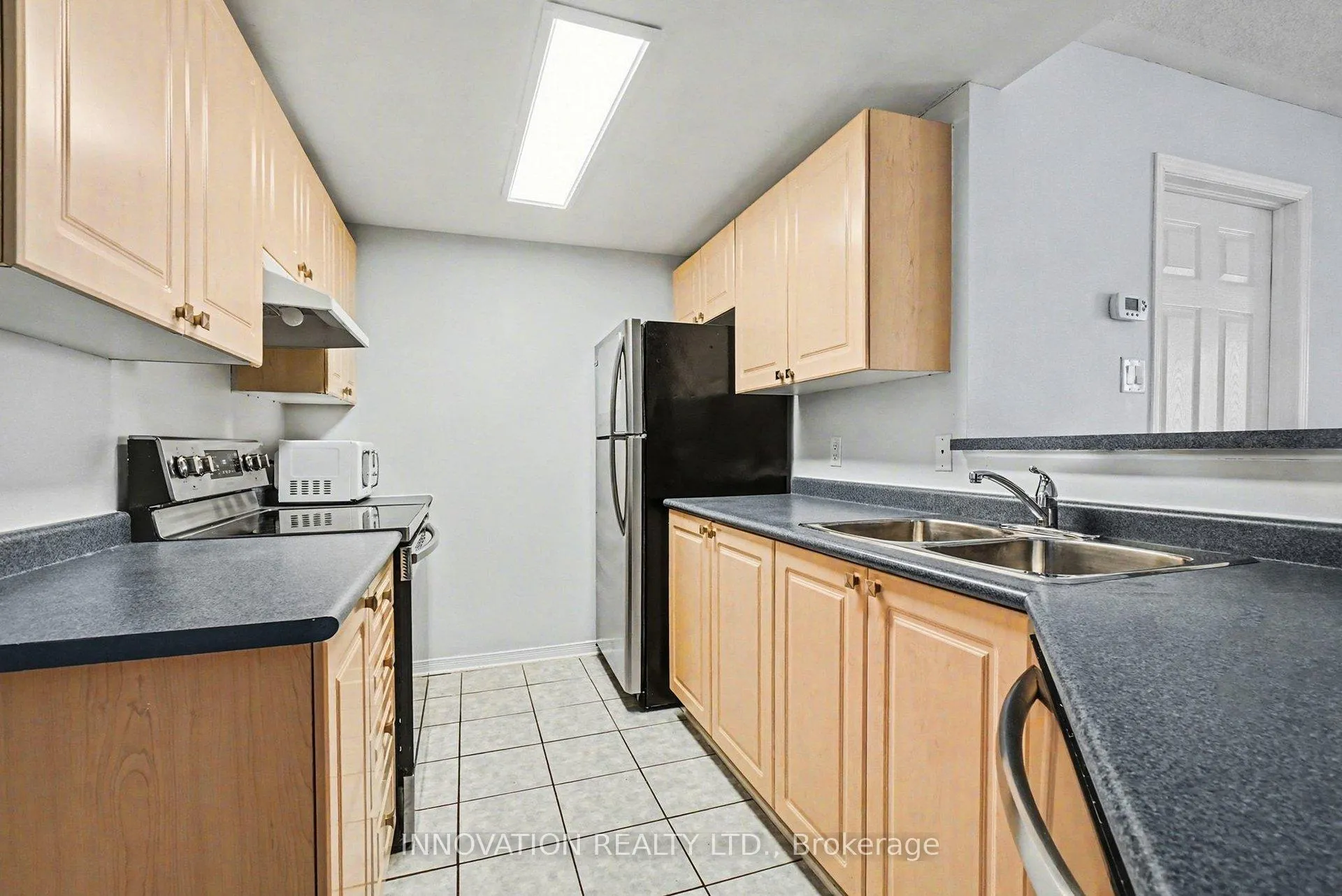 Photo 5 of 310 Central Park Drive, Ottawa, Central Park — HOMEH