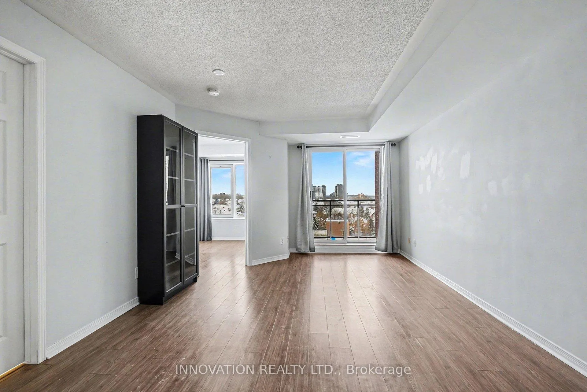 Photo 6 of 310 Central Park Drive, Ottawa, Central Park — HOMEH