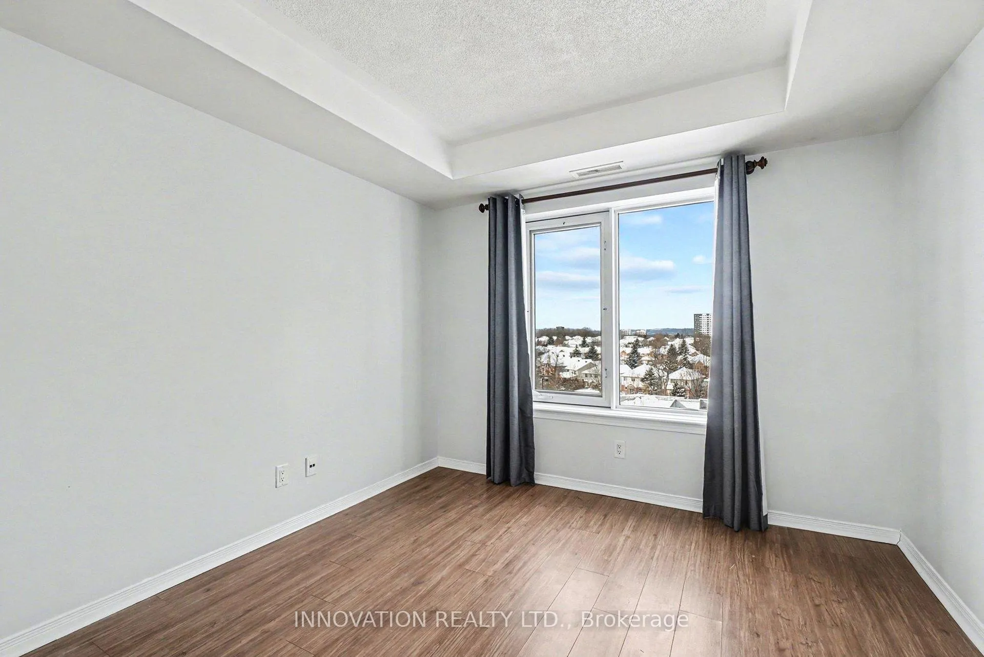 Photo 10 of 310 Central Park Drive, Ottawa, Central Park — HOMEH