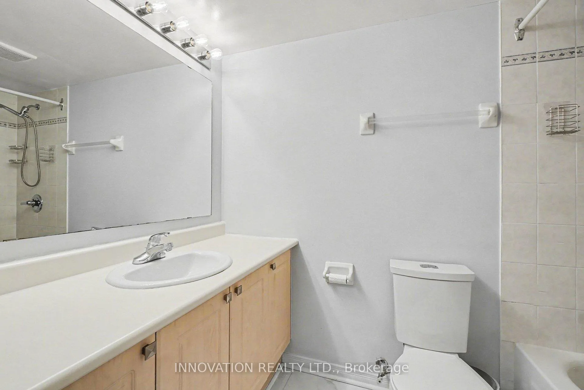 Photo 11 of 310 Central Park Drive, Ottawa, Central Park — HOMEH