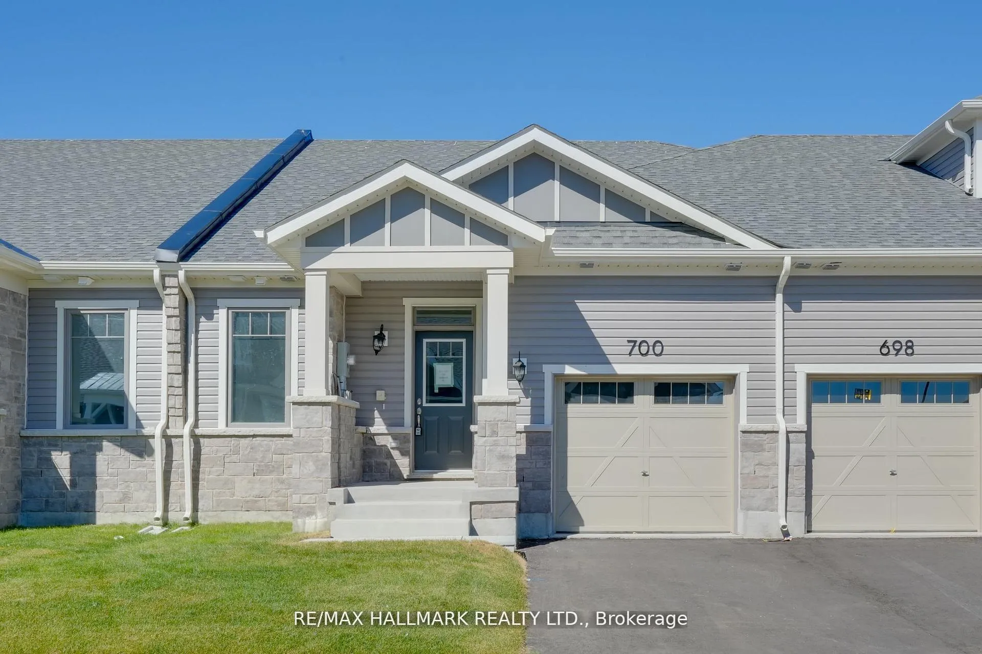 Photo 2 of 700 Sargeant Place, Innisfil, Rural Innisfil — HOMEH
