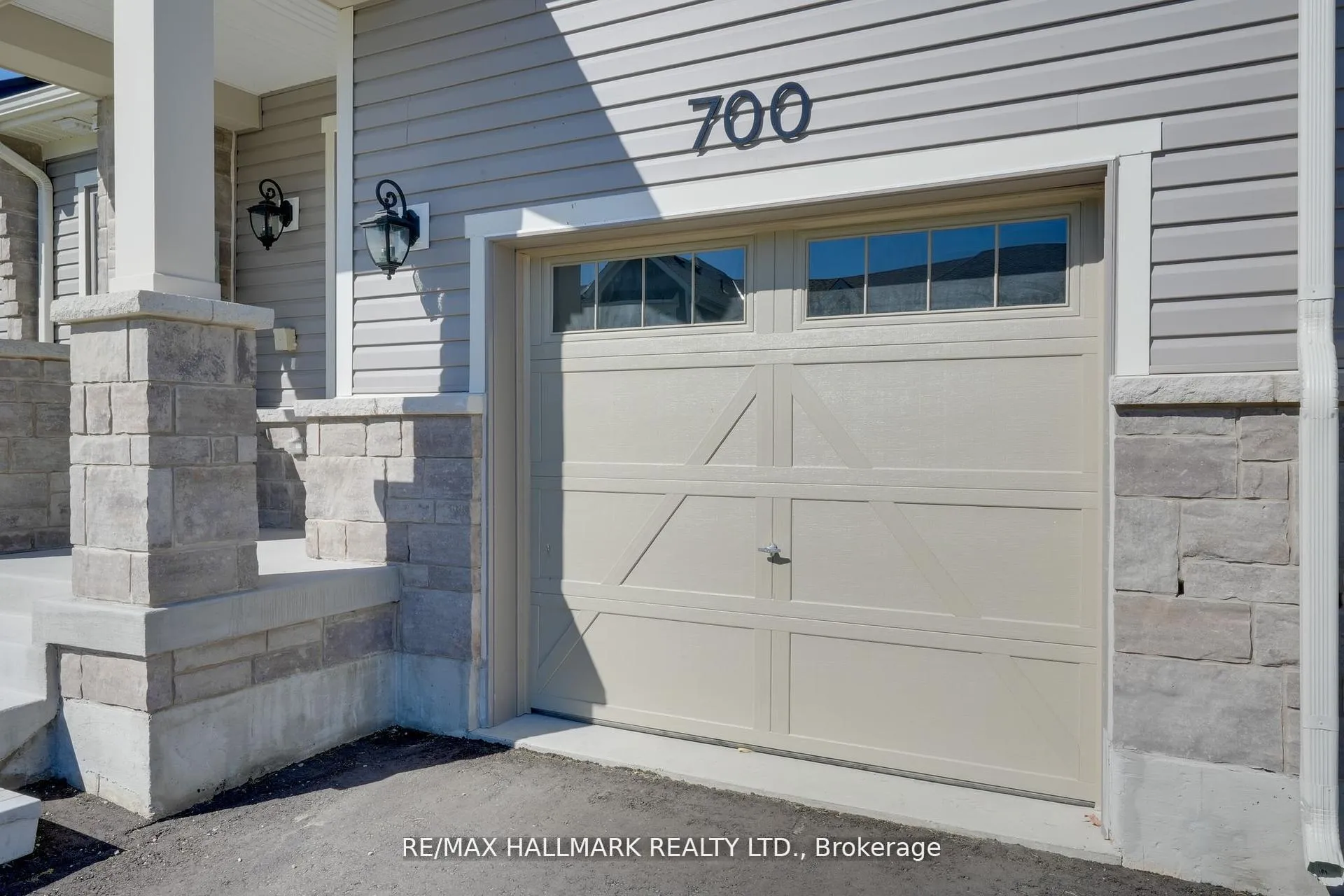 Photo 3 of 700 Sargeant Place, Innisfil, Rural Innisfil — HOMEH