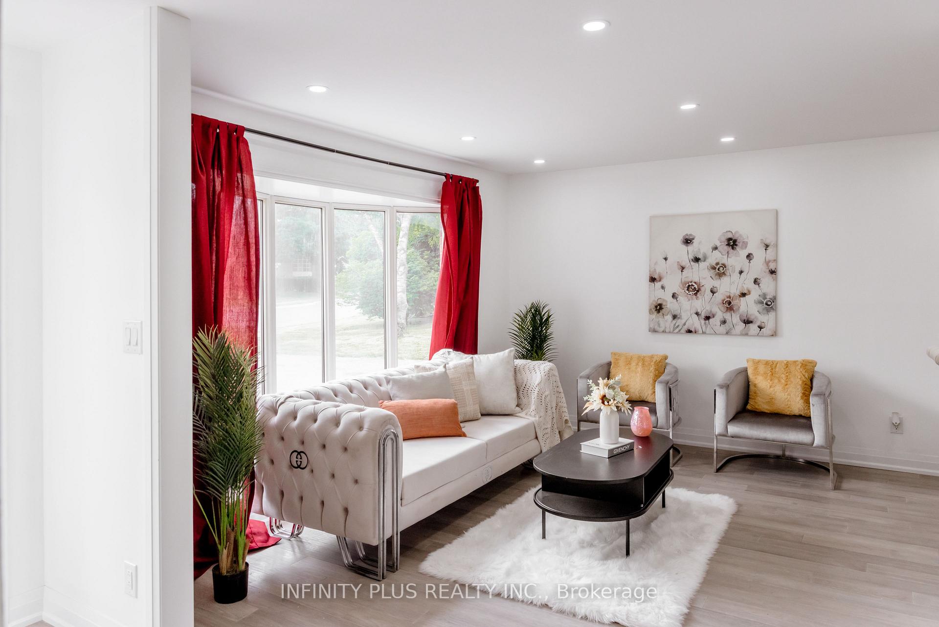 Photo 3 of 31 Autumn Boulevard, Brampton, Avondale — HOMEH