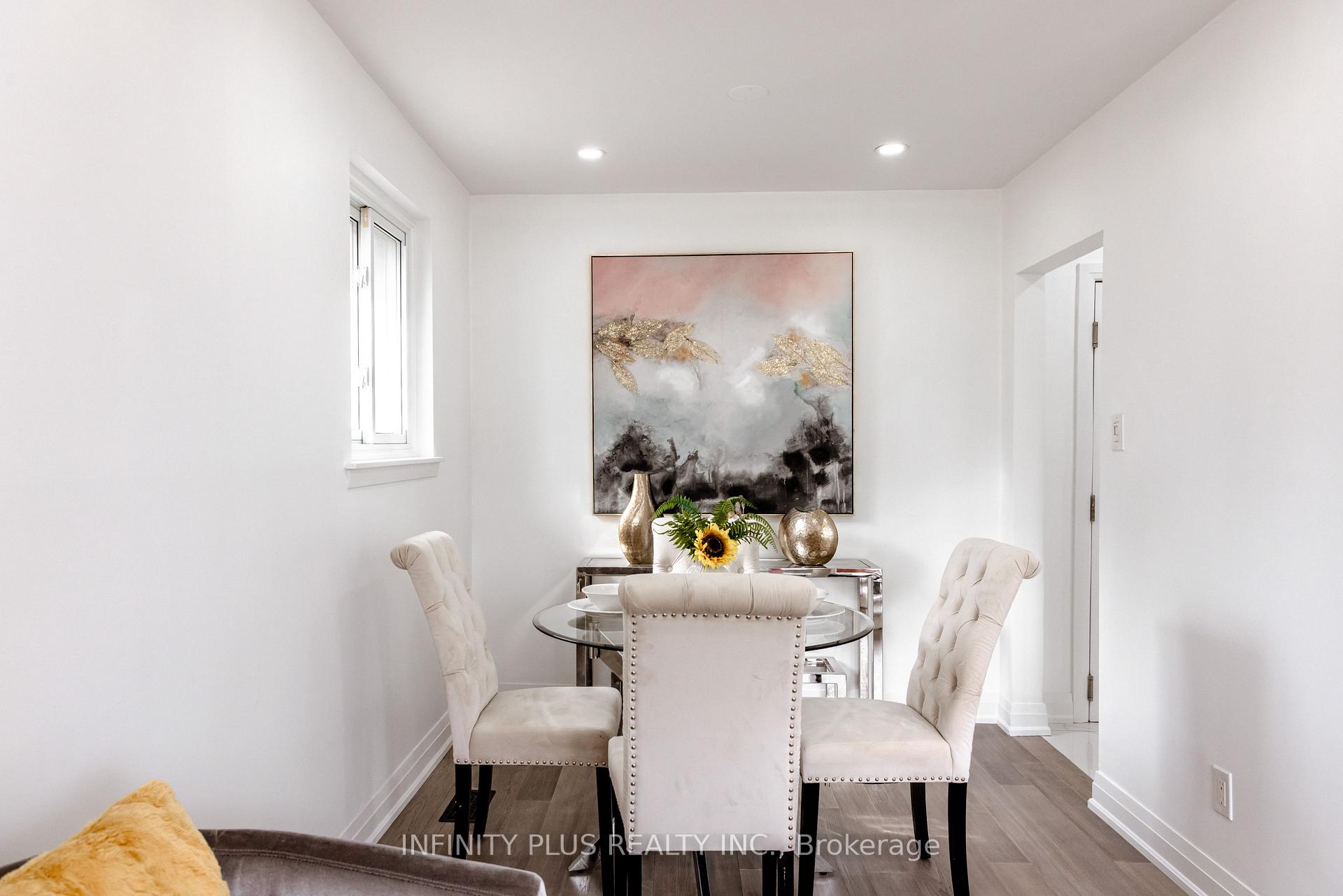 Photo 4 of 31 Autumn Boulevard, Brampton, Avondale — HOMEH