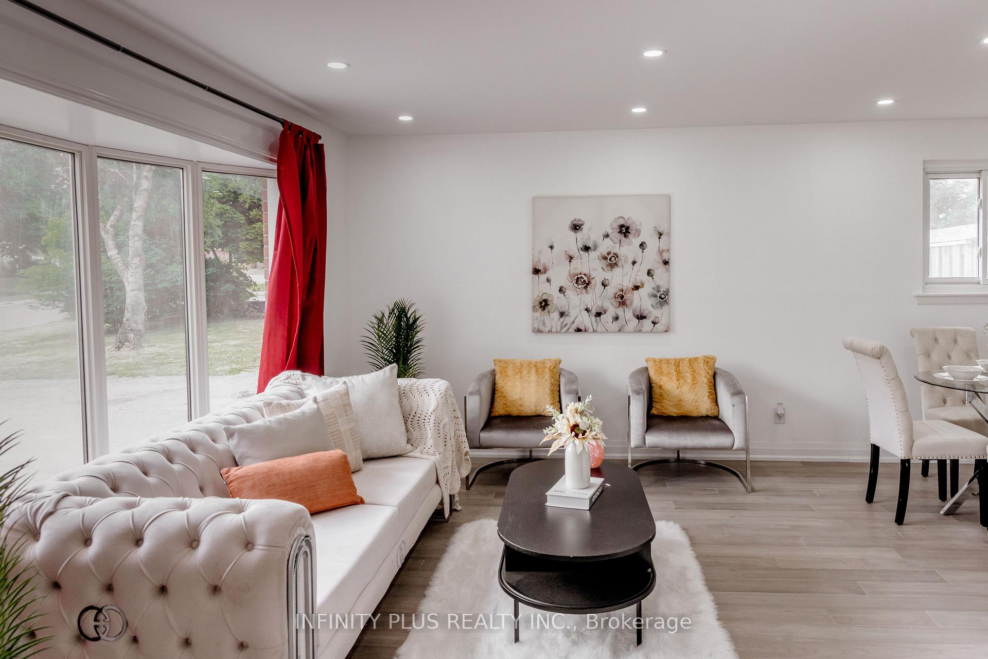 Photo 5 of 31 Autumn Boulevard, Brampton, Avondale — HOMEH