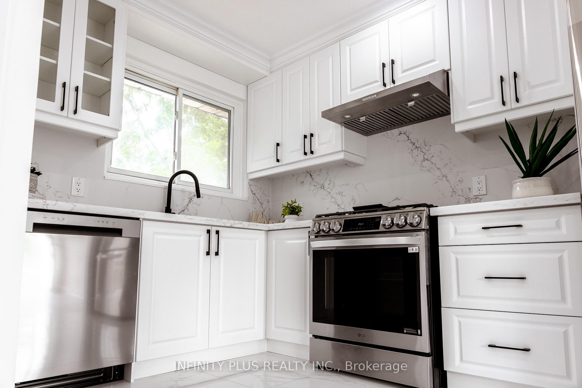 Photo 6 of 31 Autumn Boulevard, Brampton, Avondale — HOMEH