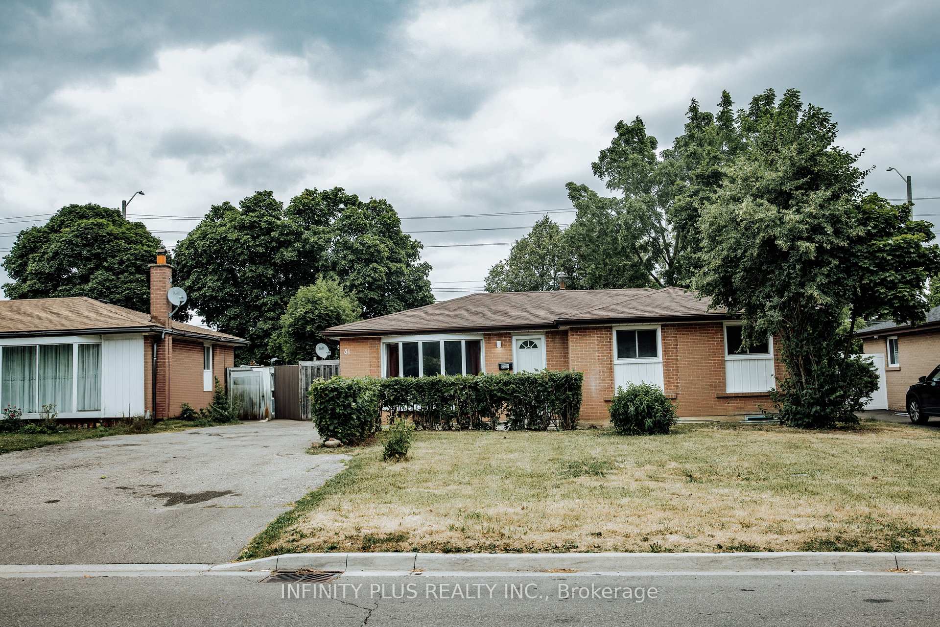 Photo 8 of 31 Autumn Boulevard, Brampton, Avondale — HOMEH