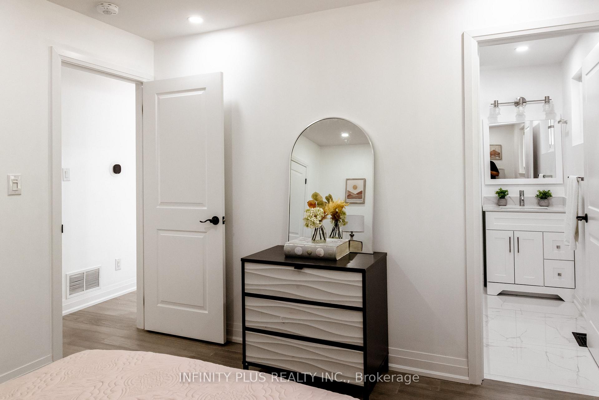 Photo 10 of 31 Autumn Boulevard, Brampton, Avondale — HOMEH