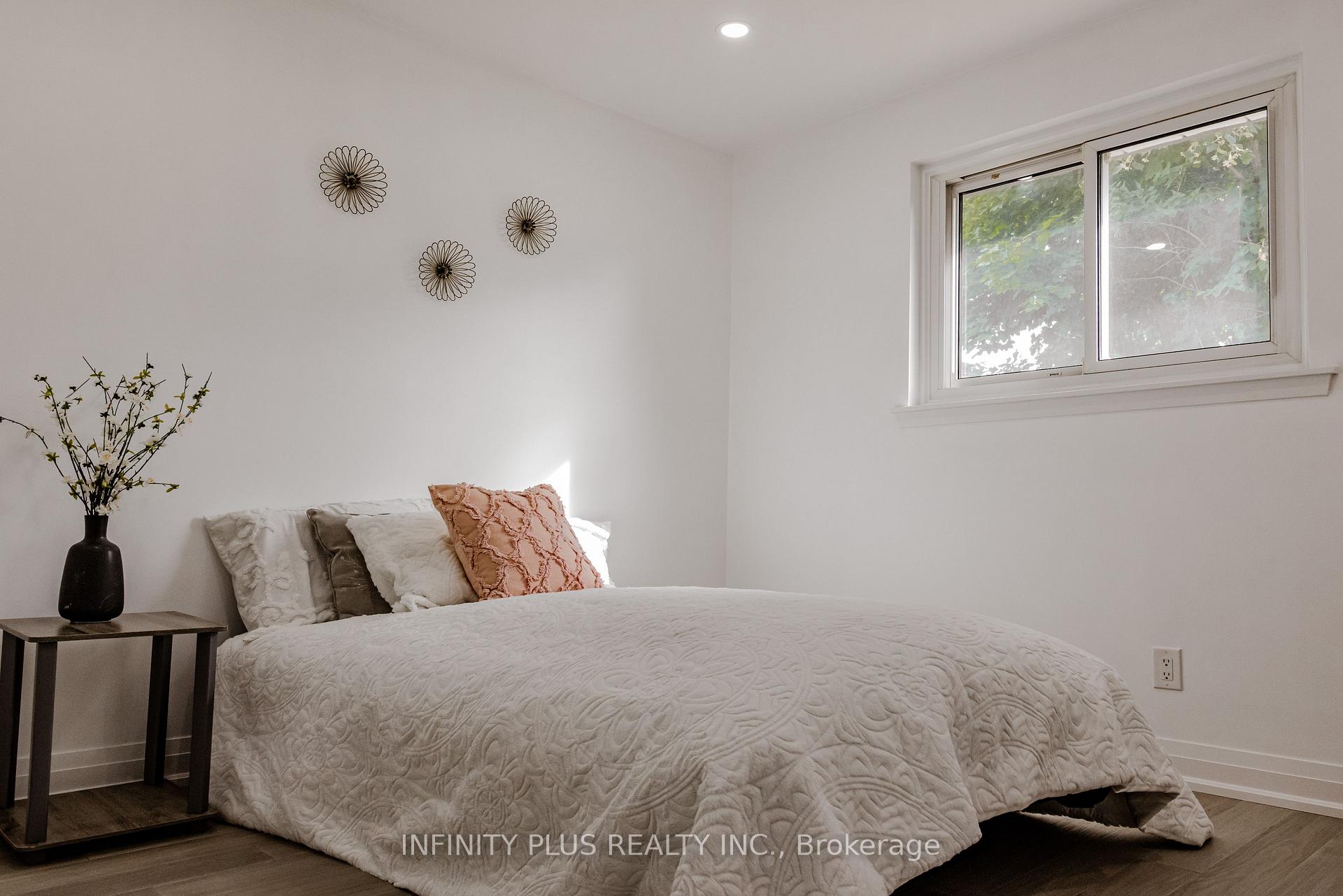 Photo 13 of 31 Autumn Boulevard, Brampton, Avondale — HOMEH