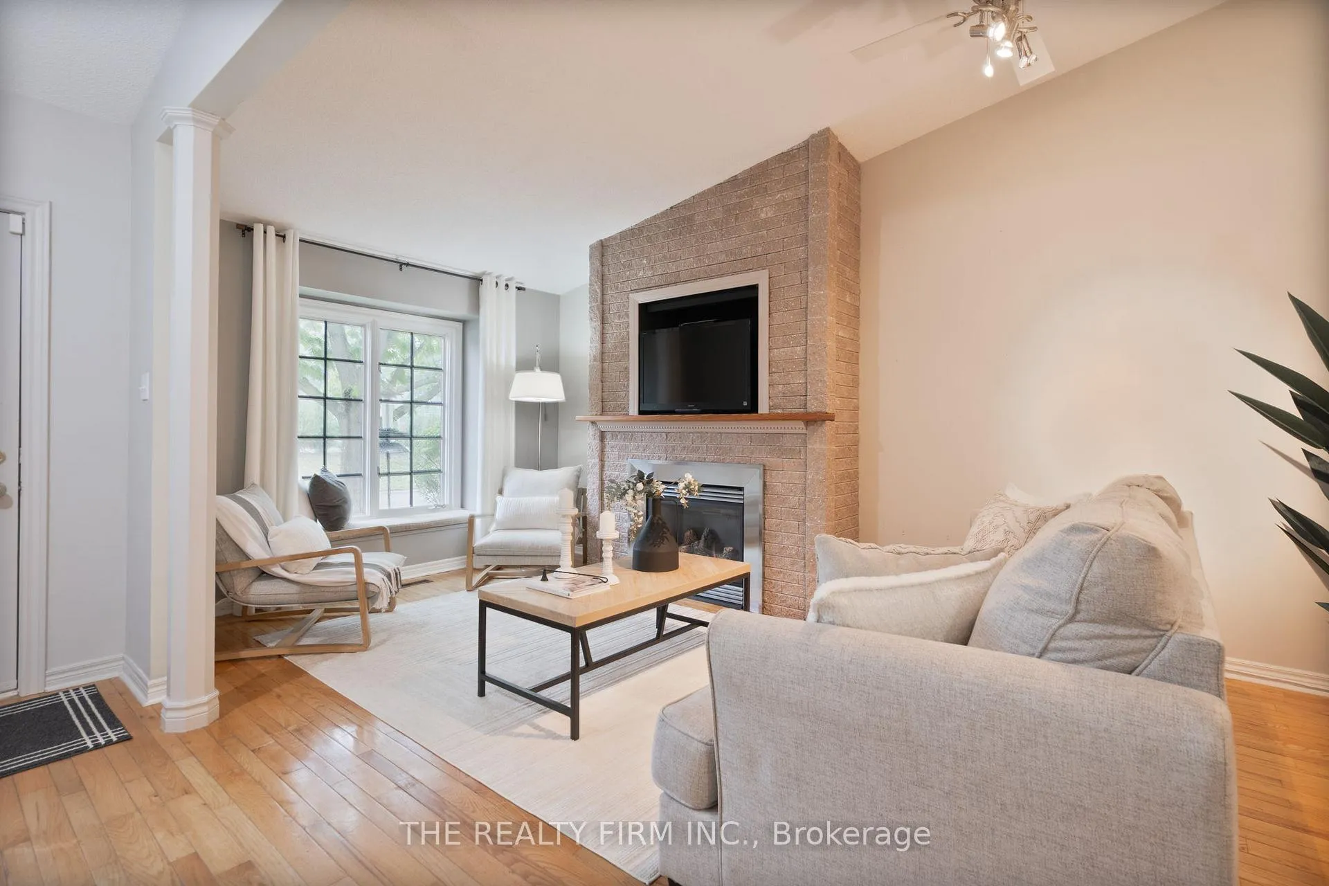 Photo 3 of Unit 7, 1241 Hamilton Road, London, East P — HOMEH