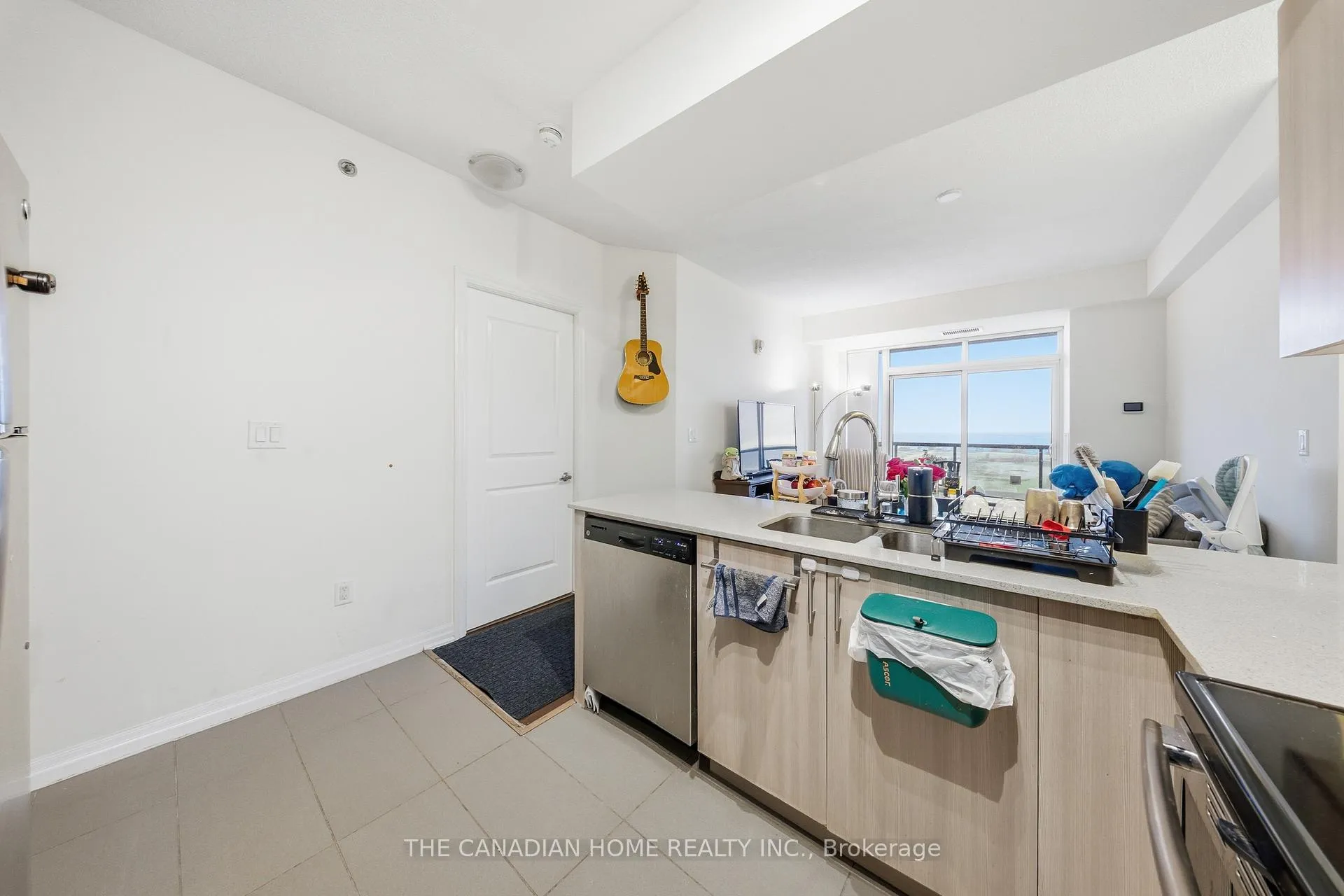 Photo 5 of Unit 707, 560 North Service Road, Grimsby, Grimsby Beach — HOMEH
