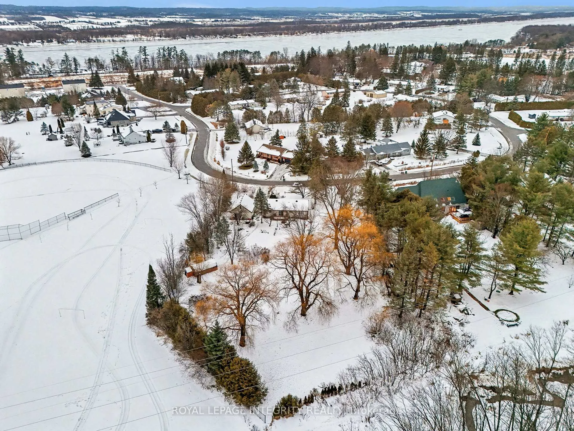 Photo 4 of 1160 Barnett Drive, Ottawa, Cumberland Village — HOMEH