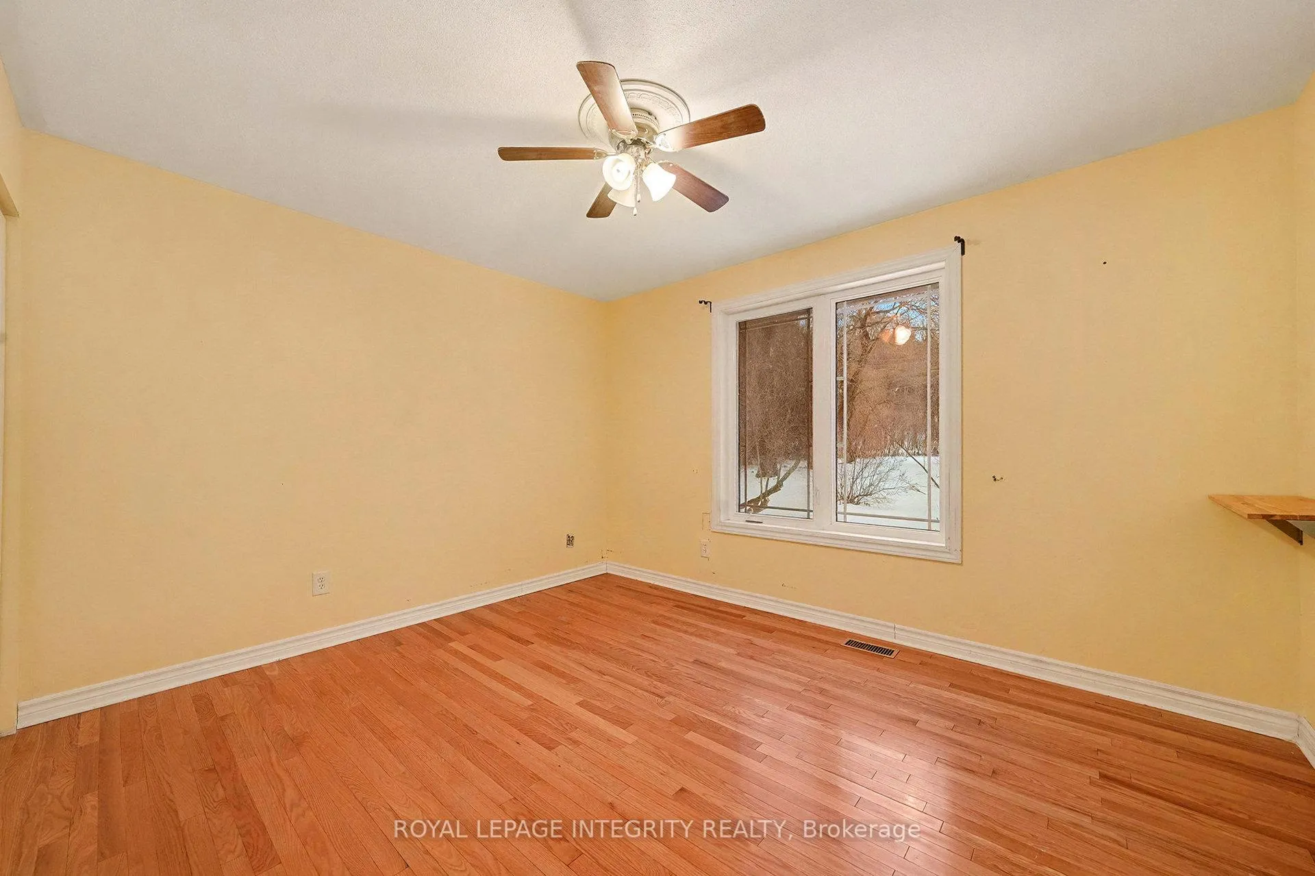 Photo 11 of 1160 Barnett Drive, Ottawa, Cumberland Village — HOMEH