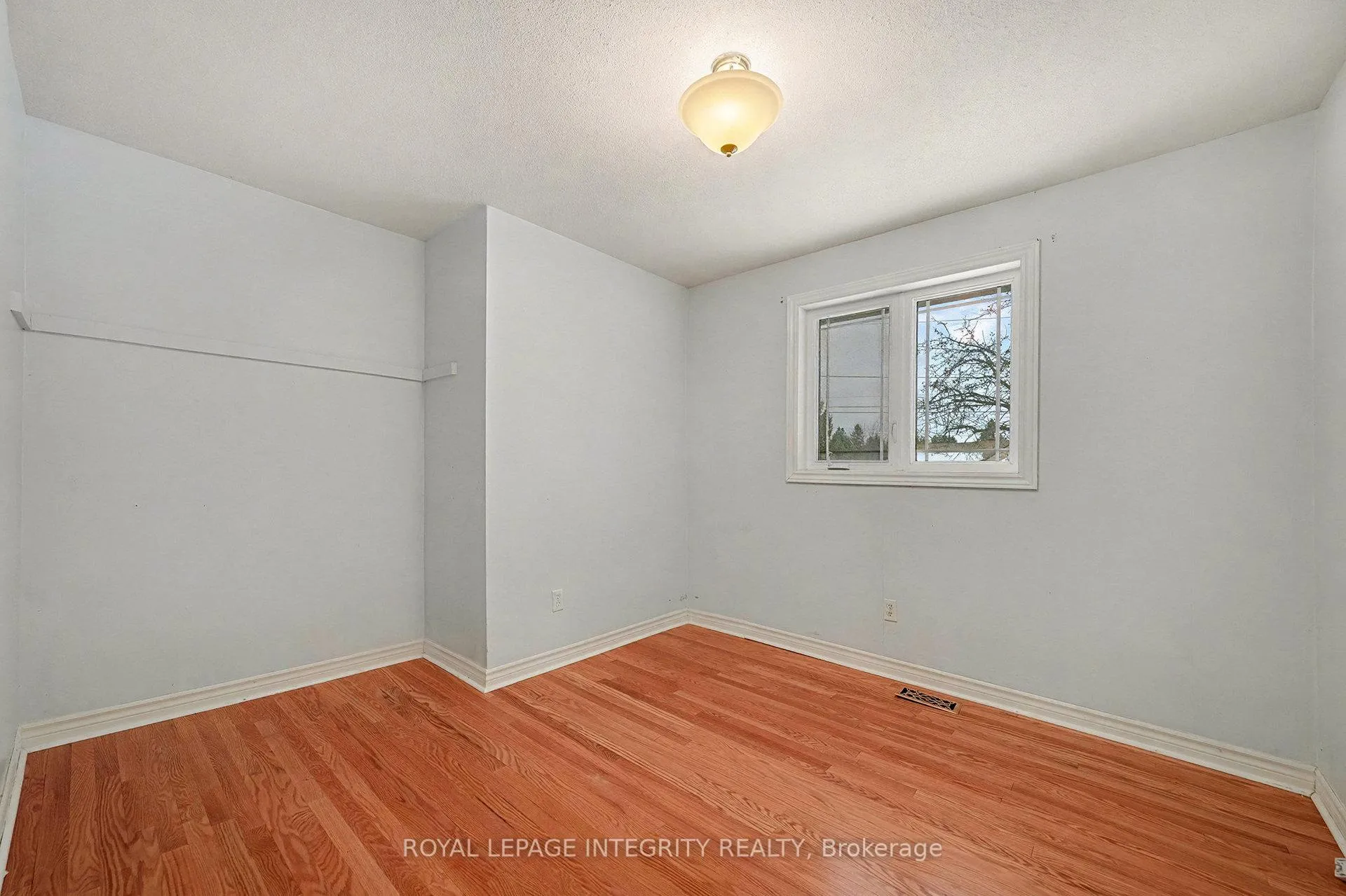 Photo 13 of 1160 Barnett Drive, Ottawa, Cumberland Village — HOMEH