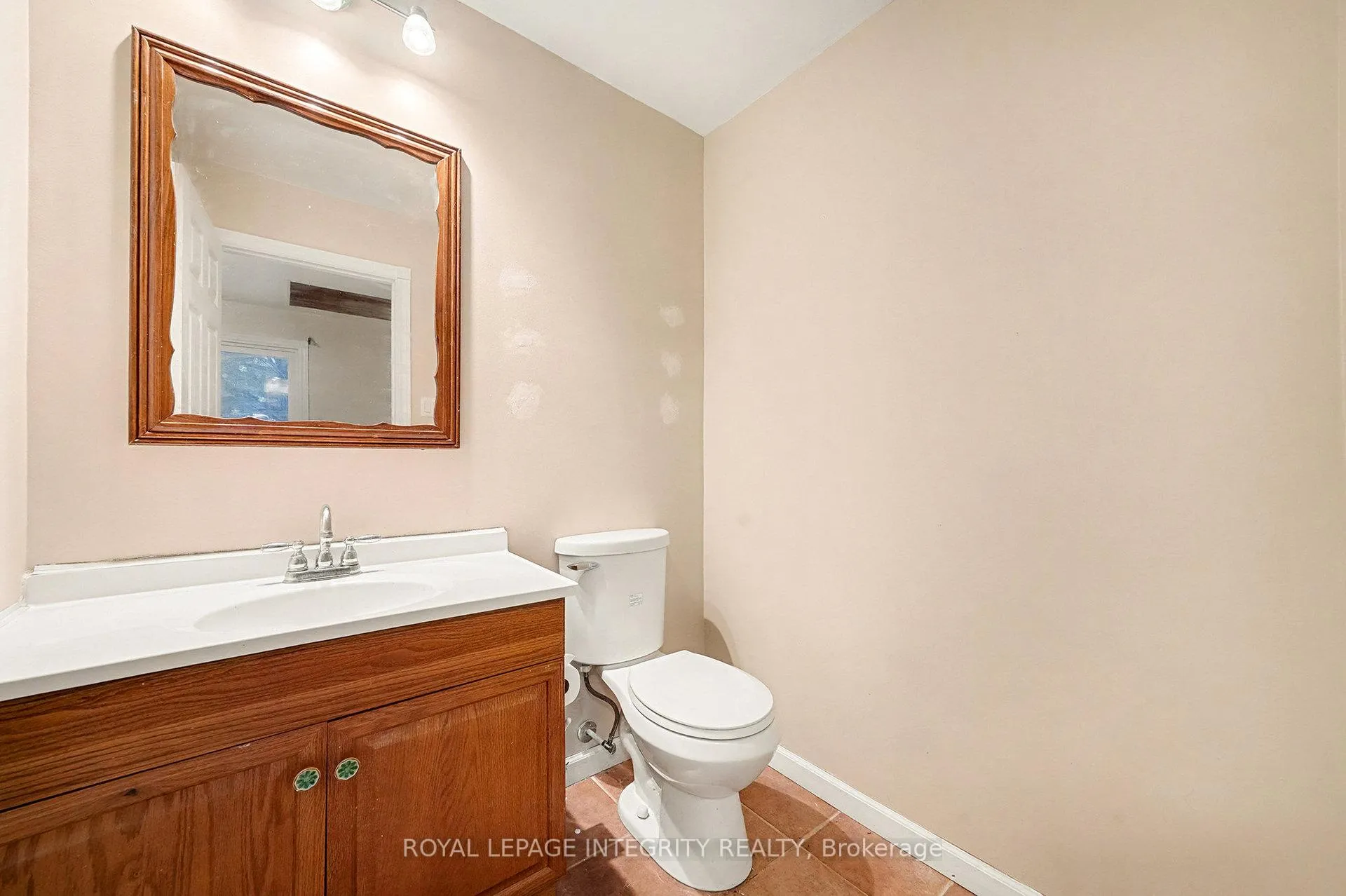 Photo 16 of 1160 Barnett Drive, Ottawa, Cumberland Village — HOMEH