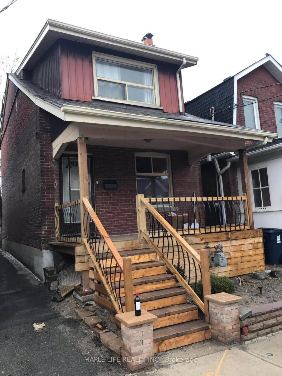 Front of Unit Bsmt, 235 Oakwood Avenue