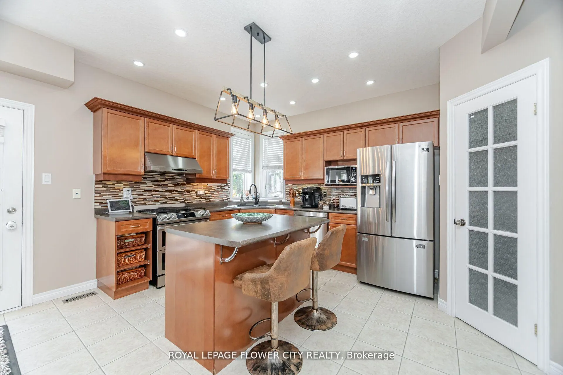 Photo 8 of 908 Gabor Street, London, South L — HOMEH