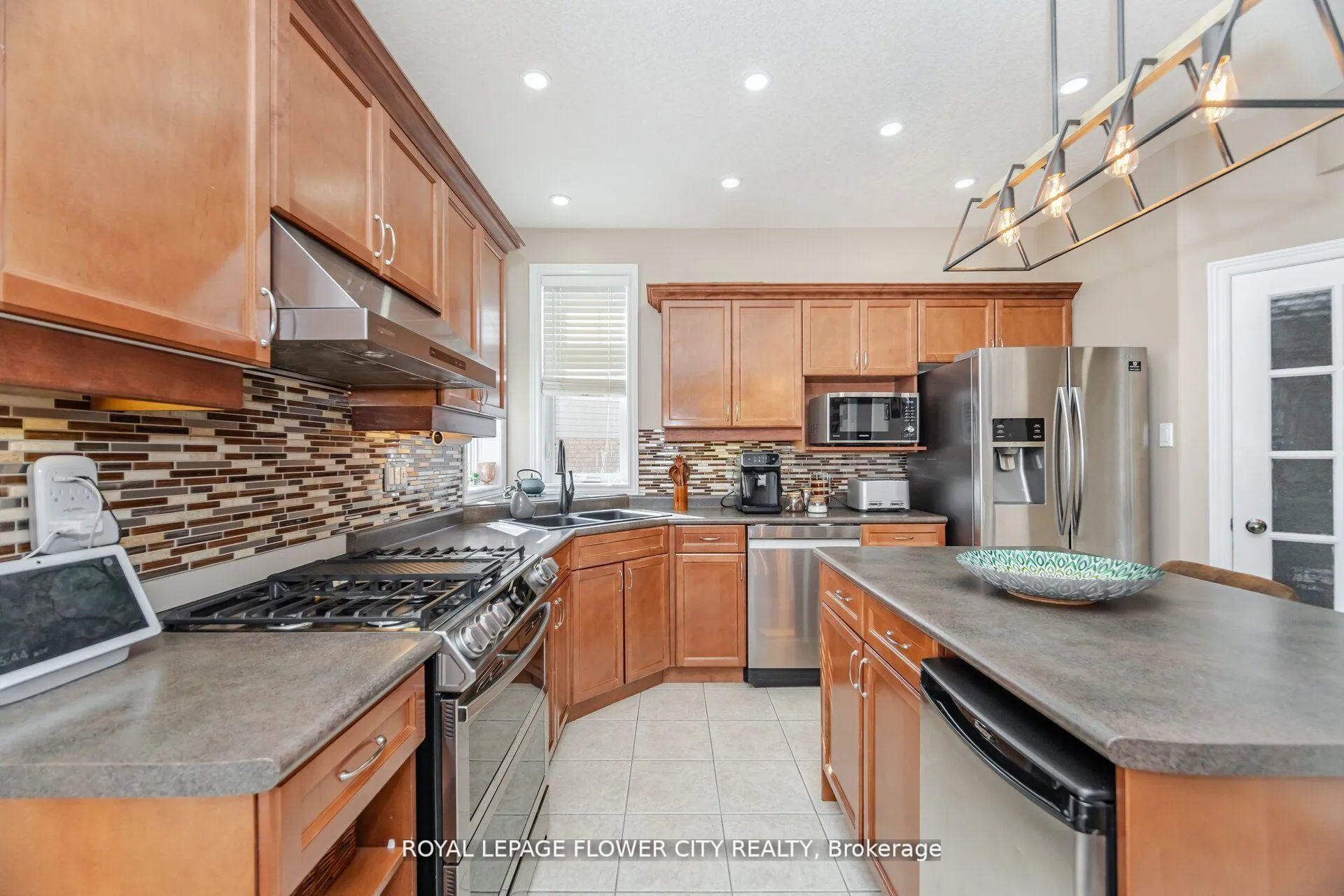 Photo 9 of 908 Gabor Street, London, South L — HOMEH