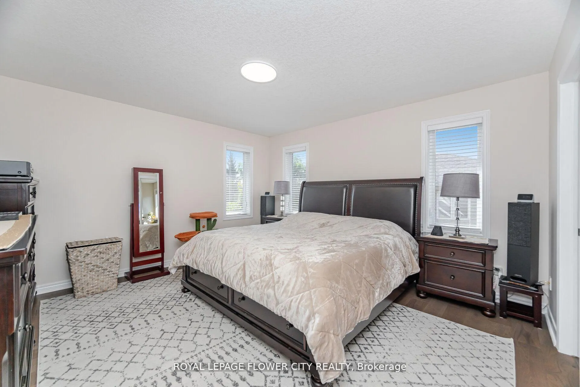 Photo 20 of 908 Gabor Street, London, South L — HOMEH