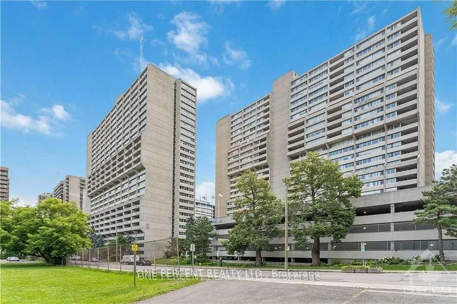 Front of Unit 1802, 500 Laurier Avenue