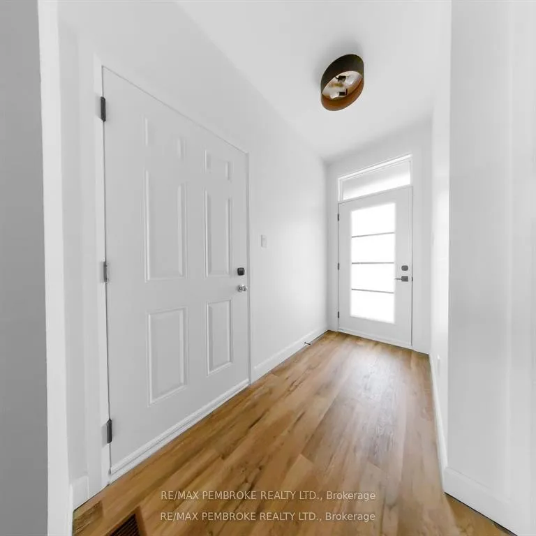 Photo 4 of 11 Northbrook Street, Petawawa — HOMEH