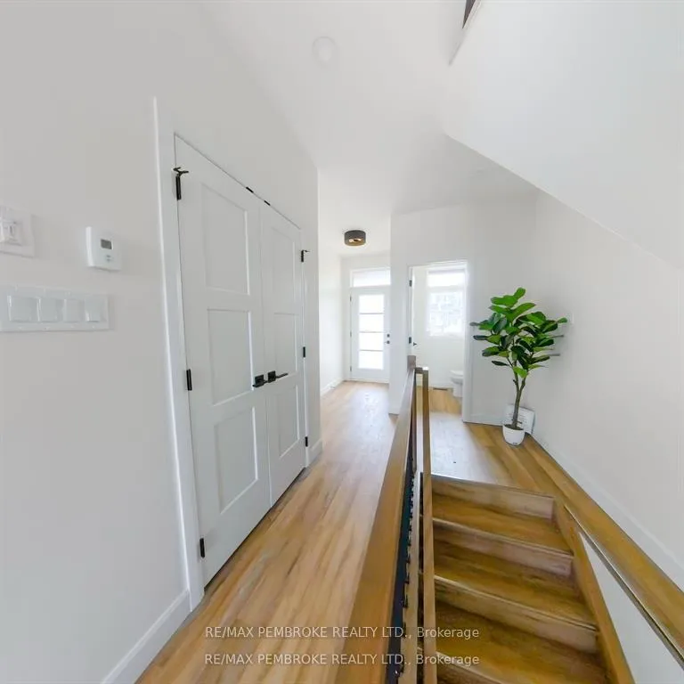 Photo 7 of 11 Northbrook Street, Petawawa — HOMEH