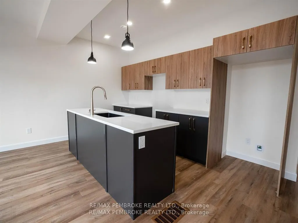 Photo 8 of 11 Northbrook Street, Petawawa — HOMEH