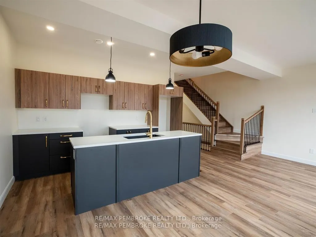 Photo 12 of 11 Northbrook Street, Petawawa — HOMEH