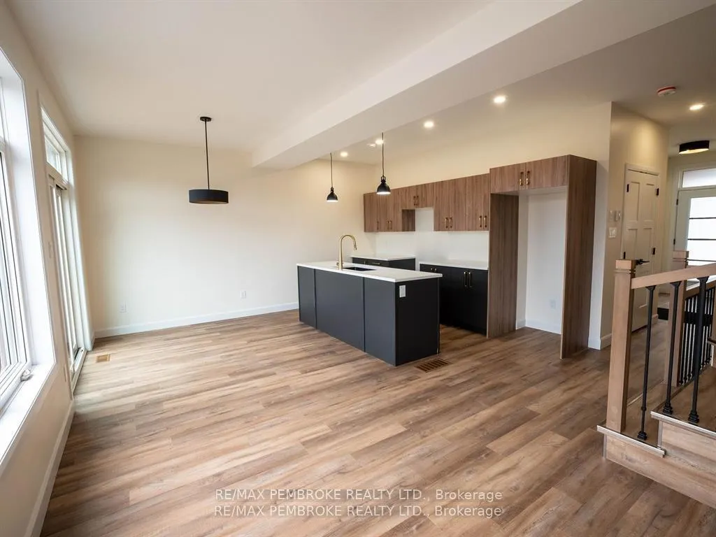 Photo 16 of 11 Northbrook Street, Petawawa — HOMEH