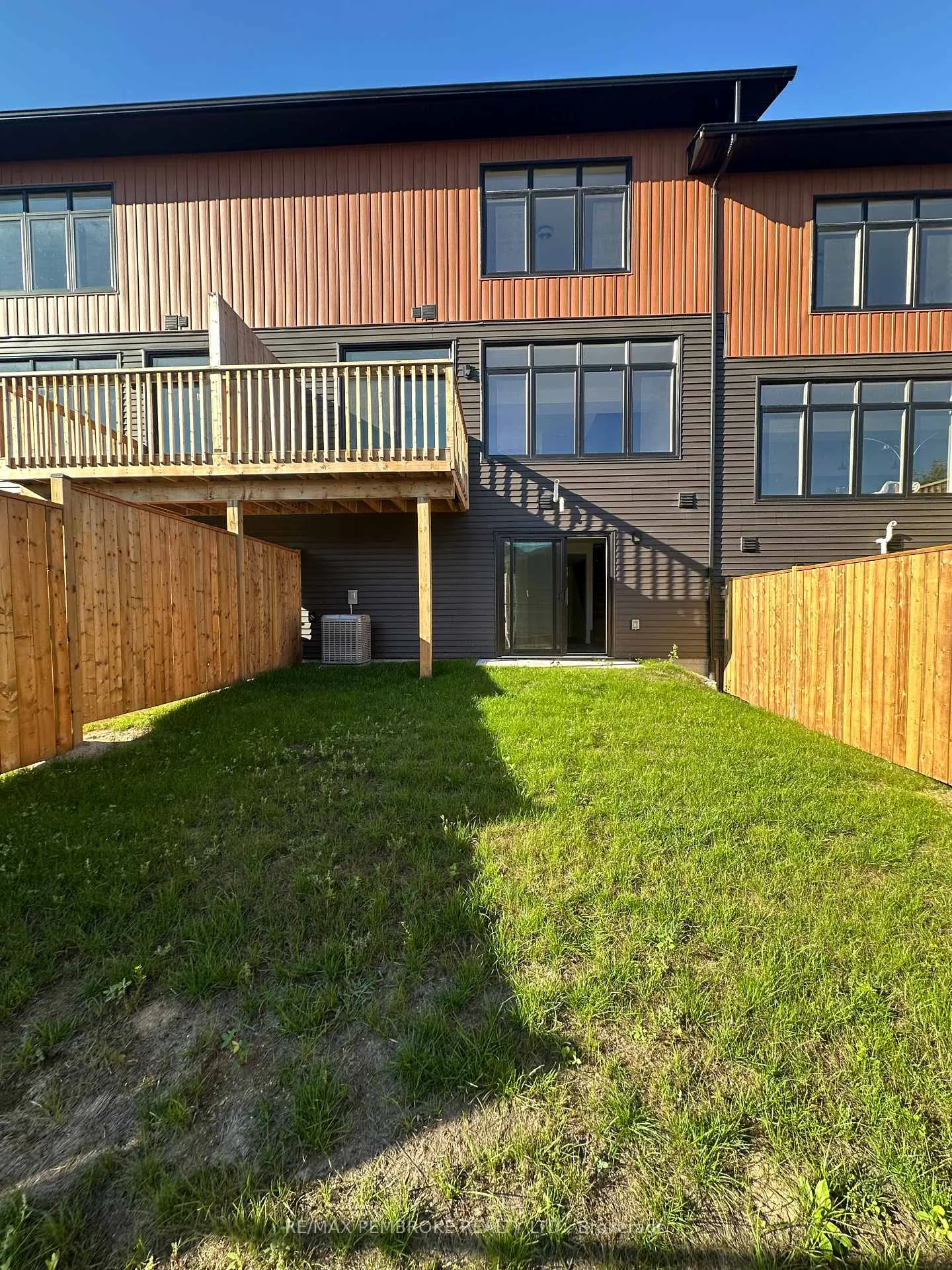 Photo 37 of 11 Northbrook Street, Petawawa — HOMEH
