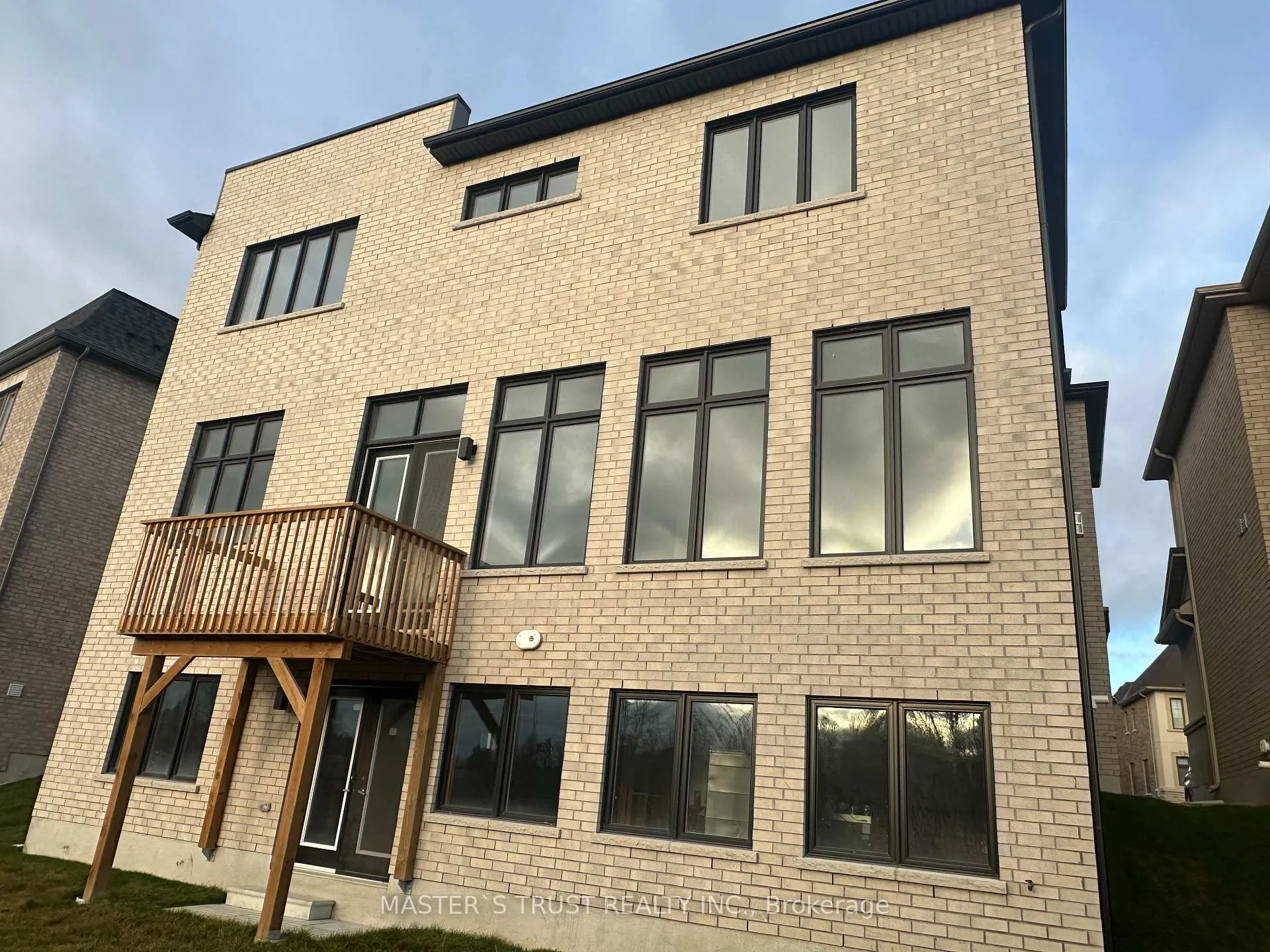 Photo 28 of 35 Meizhou Avenue, Markham, Angus Glen — HOMEH