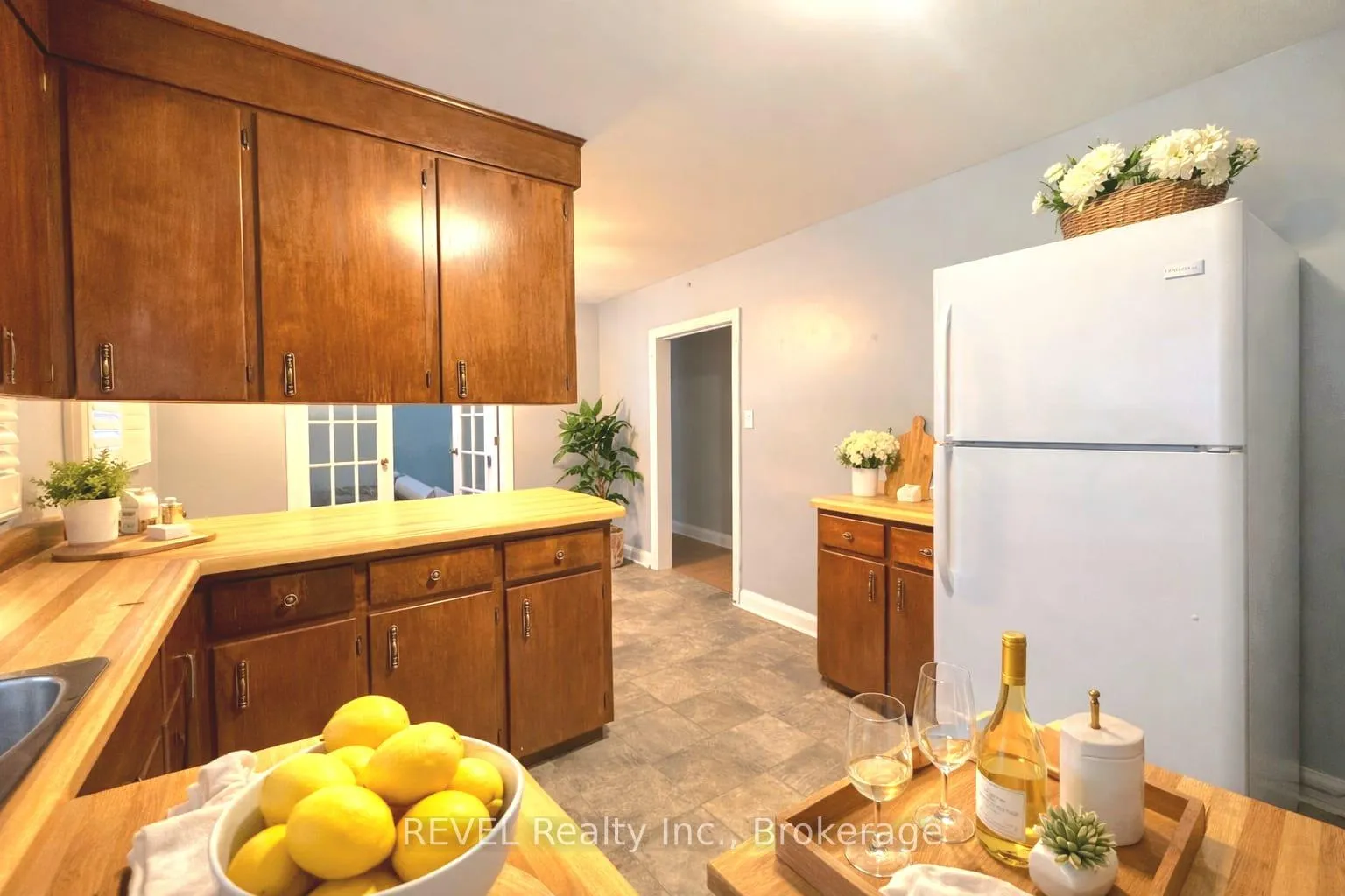 Photo 4 of Unit UPPER, 63 Thompson Avenue, Thorold, Thorold Downtown — HOMEH