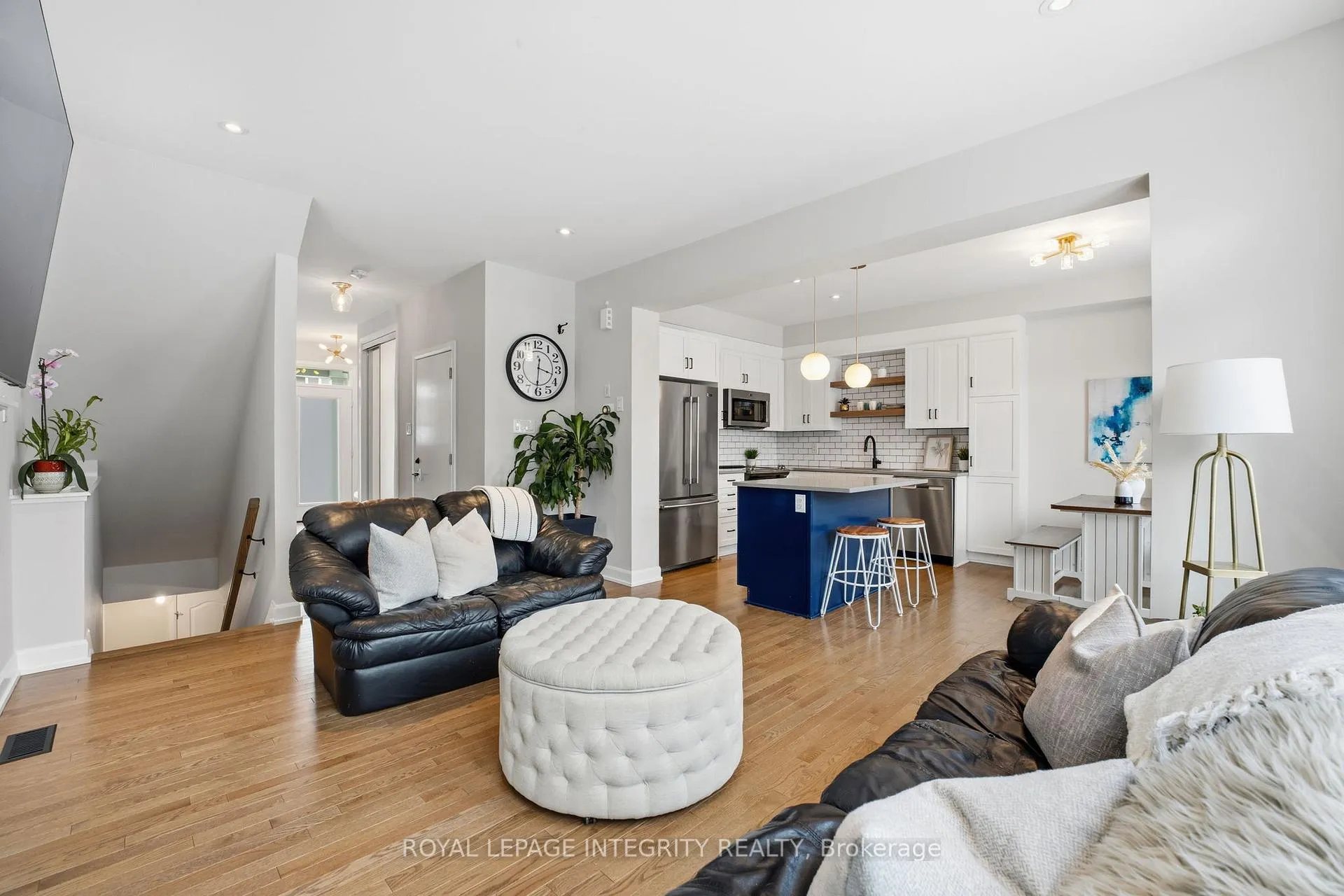 Photo 4 of 52 Hackamore Crescent, Ottawa, Goulbourn Twp From Franktown Rd/South To Rideau — HOMEH